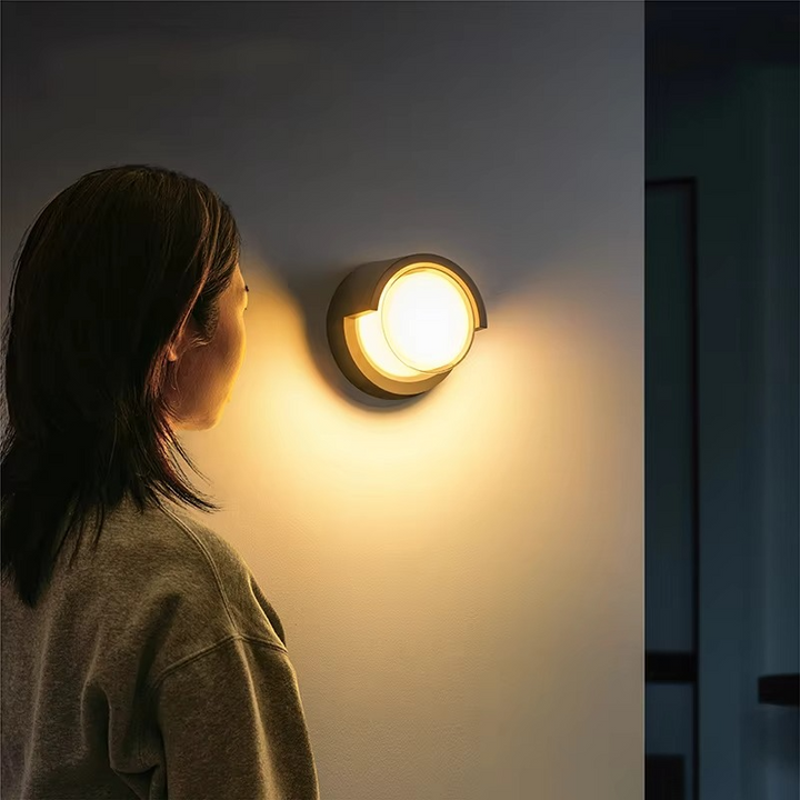Udendørs væglampe med bevægelsessensor – moderne design
