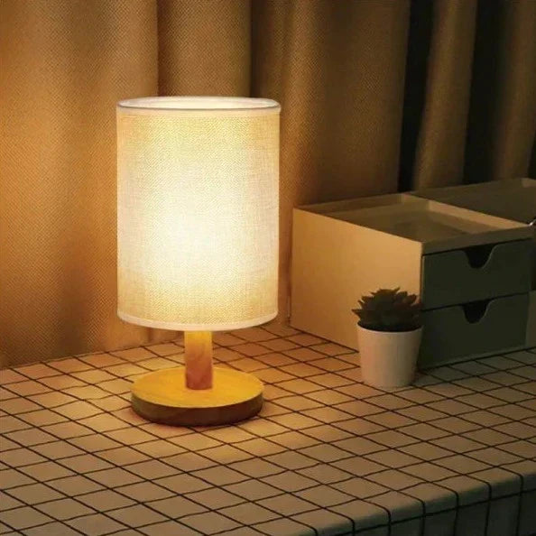 Moderne Trælampe til Natbord | Dæmpbar & Fjernbetjening