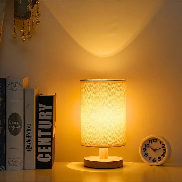 Moderne Trælampe til Natbord | Dæmpbar & Fjernbetjening
