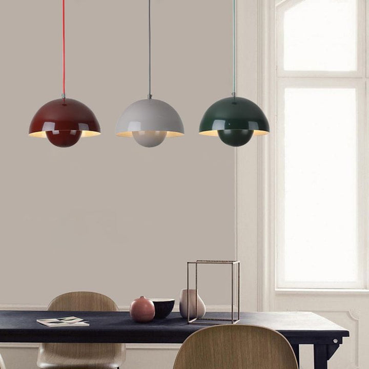 https://cdn.shopify.com/s/files/1/0575/0731/5784/files/moderne-hvid-flowerpot-loftslampe-med-skandinavisk-design-justerbar-hojde-og-led-haengende-fra-loftet-14.jpg?v=1750120197