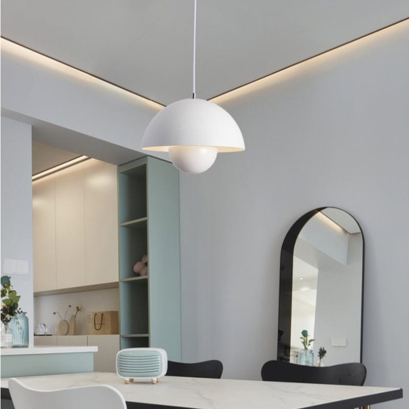 https://cdn.shopify.com/s/files/1/0575/0731/5784/files/moderne-hvid-flowerpot-loftslampe-med-skandinavisk-design-justerbar-hojde-og-led-haengende-fra-loftet-15.jpg?v=1750120199