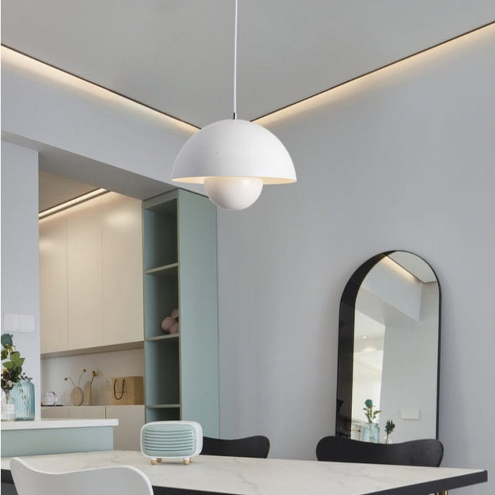 https://cdn.shopify.com/s/files/1/0575/0731/5784/files/moderne-hvid-flowerpot-loftslampe-med-skandinavisk-design-justerbar-hojde-og-led-haengende-fra-loftet-15.jpg?v=1750120199