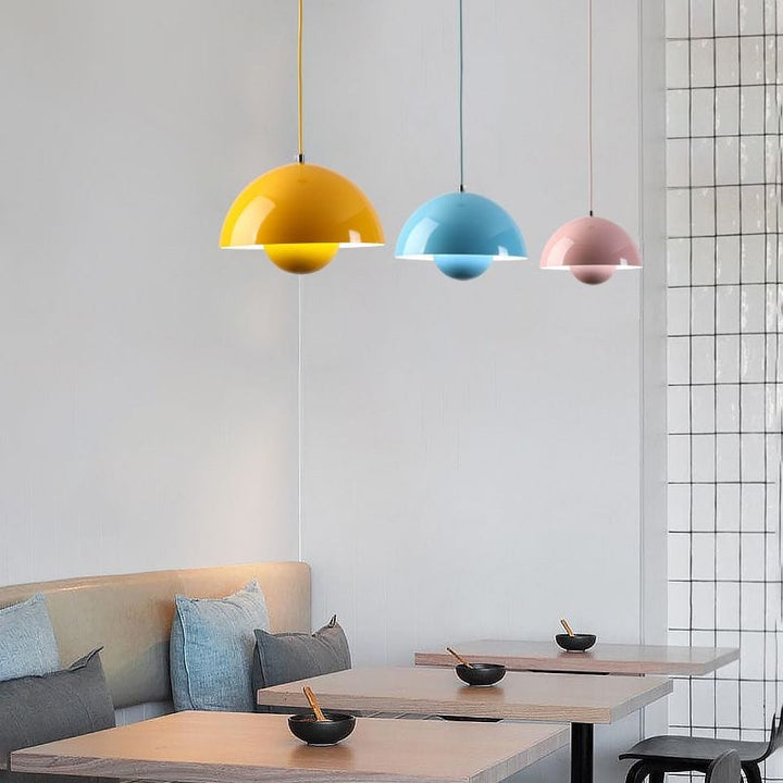 https://cdn.shopify.com/s/files/1/0575/0731/5784/files/moderne-hvid-flowerpot-loftslampe-med-skandinavisk-design-justerbar-hojde-og-led-haengende-fra-loftet-21.jpg?v=1750120211