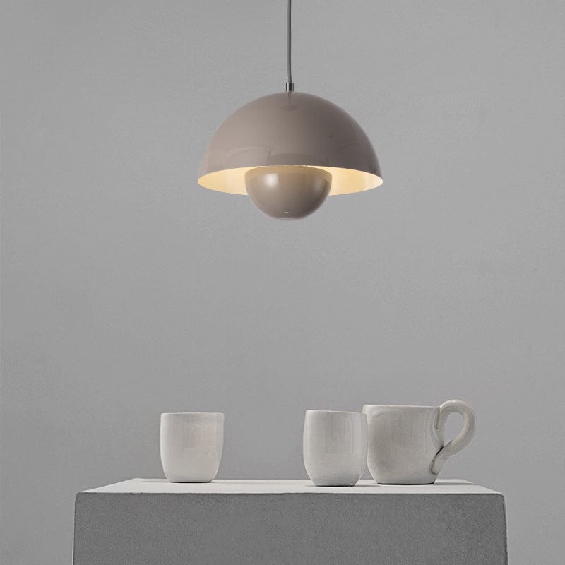 https://cdn.shopify.com/s/files/1/0575/0731/5784/files/moderne-hvid-flowerpot-loftslampe-med-skandinavisk-design-justerbar-hojde-og-led-haengende-fra-loftet-26.jpg?v=1750120220