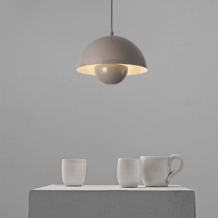 https://cdn.shopify.com/s/files/1/0575/0731/5784/files/moderne-hvid-flowerpot-loftslampe-med-skandinavisk-design-justerbar-hojde-og-led-haengende-fra-loftet-26.jpg?v=1750120220