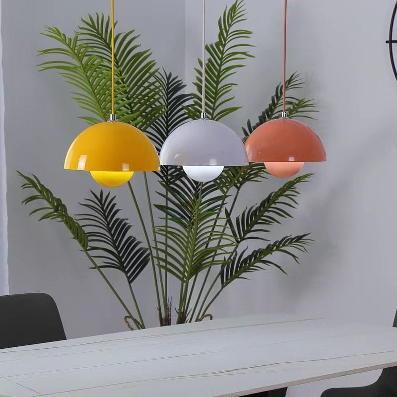 https://cdn.shopify.com/s/files/1/0575/0731/5784/files/moderne-hvid-flowerpot-loftslampe-med-skandinavisk-design-justerbar-hojde-og-led-haengende-fra-loftet-2.jpg?v=1750120173
