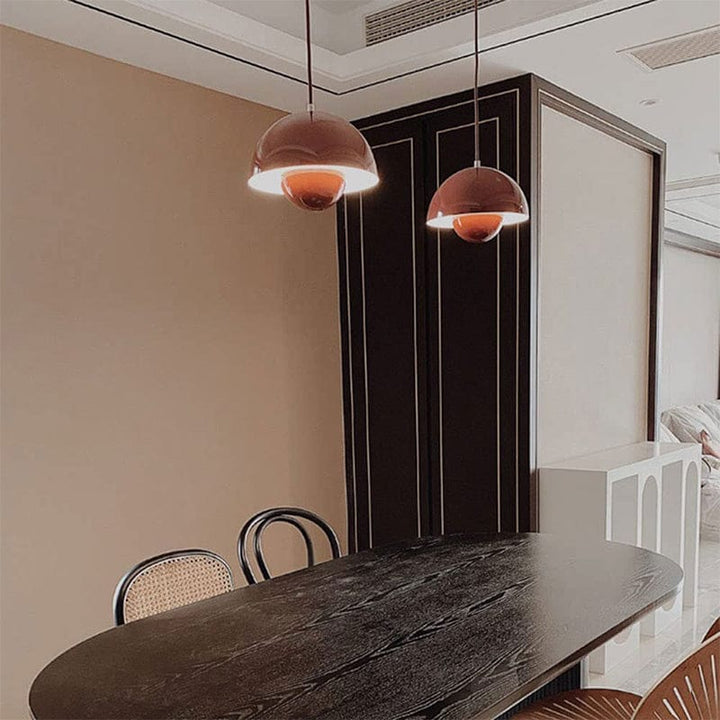 https://cdn.shopify.com/s/files/1/0575/0731/5784/files/moderne-hvid-flowerpot-loftslampe-med-skandinavisk-design-justerbar-hojde-og-led-haengende-fra-loftet-5.jpg?v=1750120179