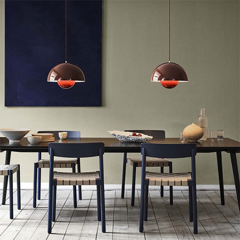 https://cdn.shopify.com/s/files/1/0575/0731/5784/files/moderne-hvid-flowerpot-loftslampe-med-skandinavisk-design-justerbar-hojde-og-led-haengende-fra-loftet-6.jpg?v=1750120181
