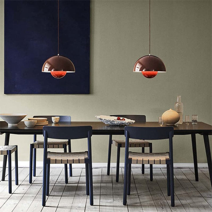 https://cdn.shopify.com/s/files/1/0575/0731/5784/files/moderne-hvid-flowerpot-loftslampe-med-skandinavisk-design-justerbar-hojde-og-led-haengende-fra-loftet-6.jpg?v=1750120181