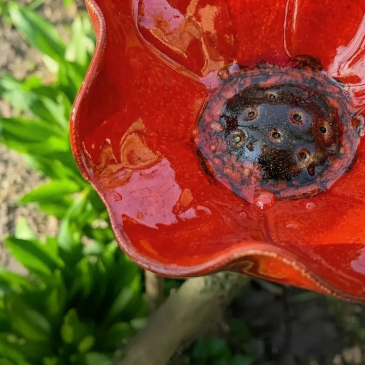 Havestik i metal med valmue og fuglebad – dekoration til have og altan, 60 cm
