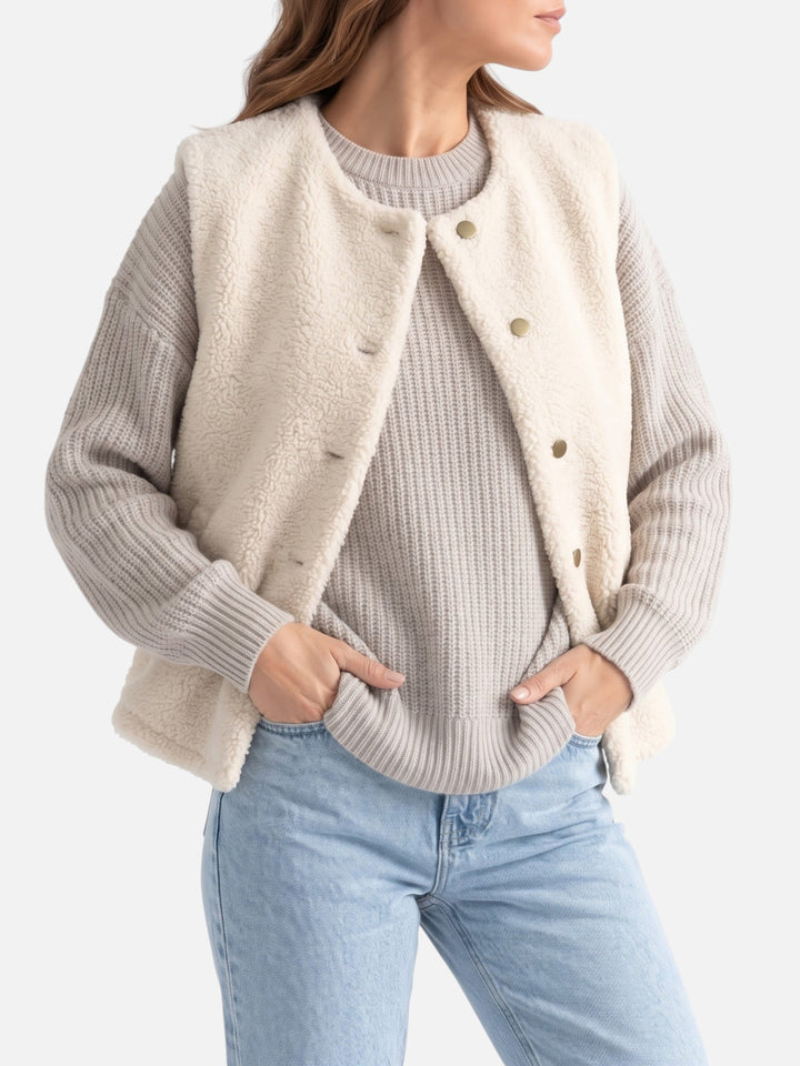 Ærmeløs sherpavest med knapper til damer