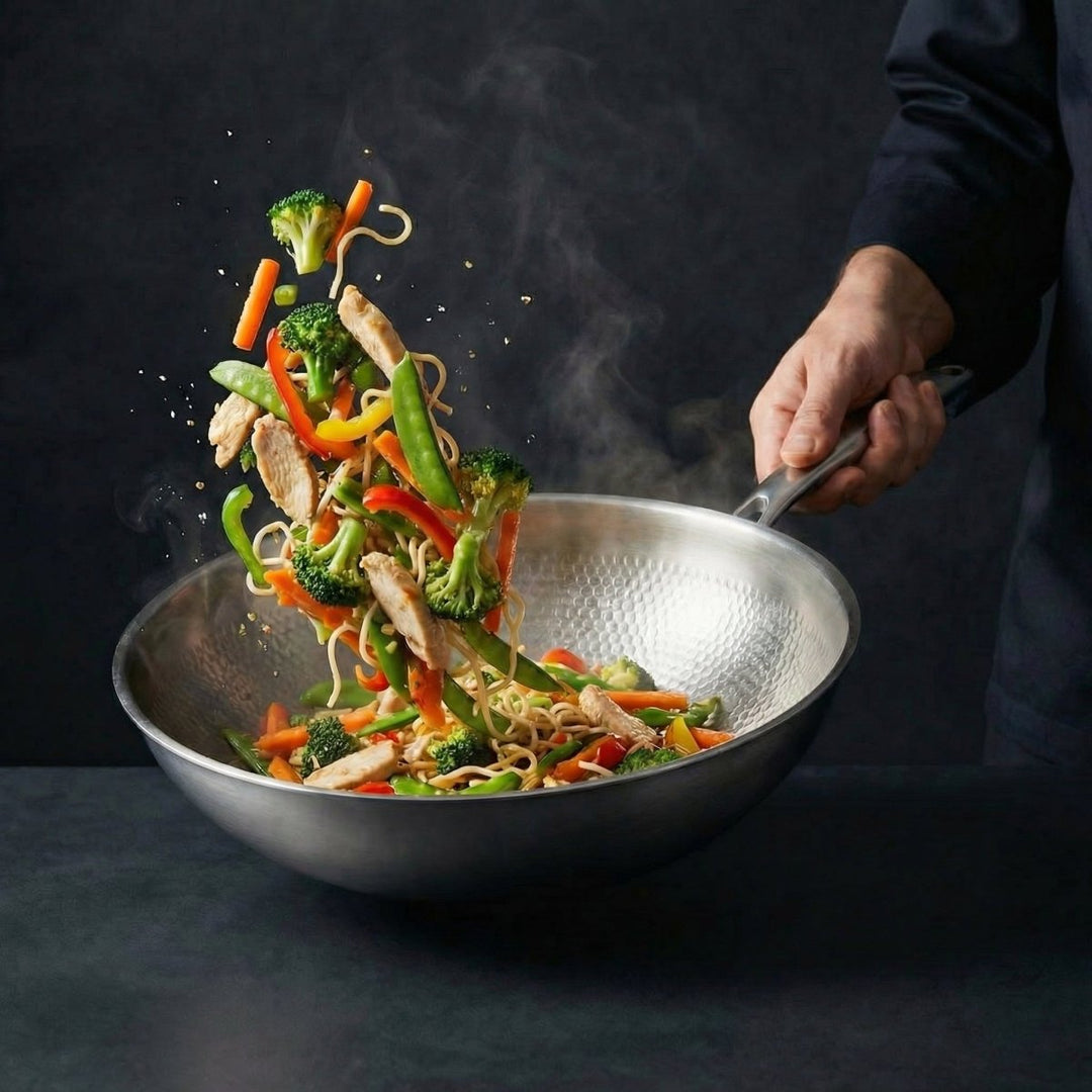 Hamret wokpande af titanium med flad bund