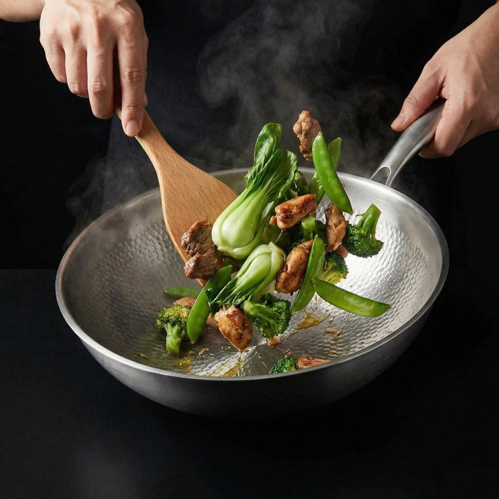Hamret wokpande af titanium med flad bund