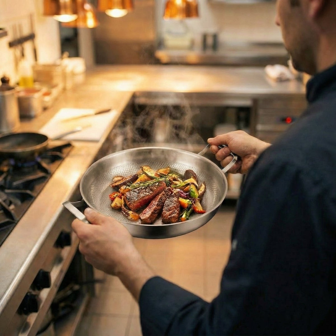 Hamret titaniumpande med to håndtag