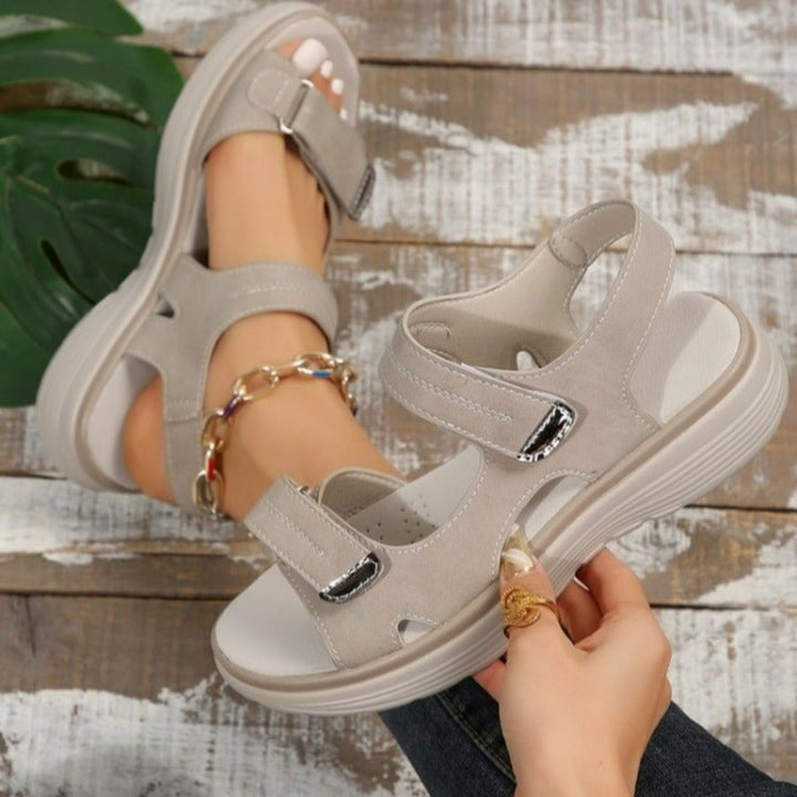 https://cdn.shopify.com/s/files/1/0575/0731/5784/files/ortopaediske-sandaler-med-ergonomisk-design-bred-taboks-og-svangstotte-perfektioneret-for-maksimal-ko-7.jpg?v=1748698299