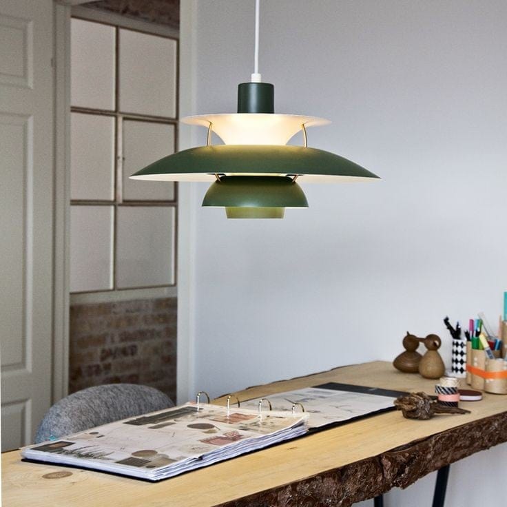 https://cdn.shopify.com/s/files/1/0575/0731/5784/files/ph5-premium-pendellampe-i-aluminium-med-monokrom-design-ikonisk-og-tidlos-for-klassisk-og-moderne-hj-13.jpg?v=1750120143