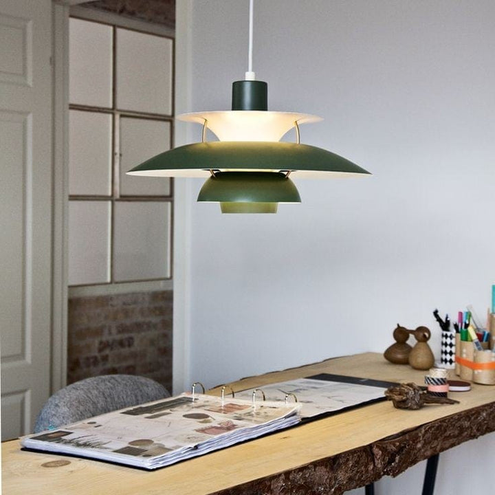 https://cdn.shopify.com/s/files/1/0575/0731/5784/files/ph5-premium-pendellampe-i-aluminium-med-monokrom-design-ikonisk-og-tidlos-for-klassisk-og-moderne-hj-13.jpg?v=1750120143
