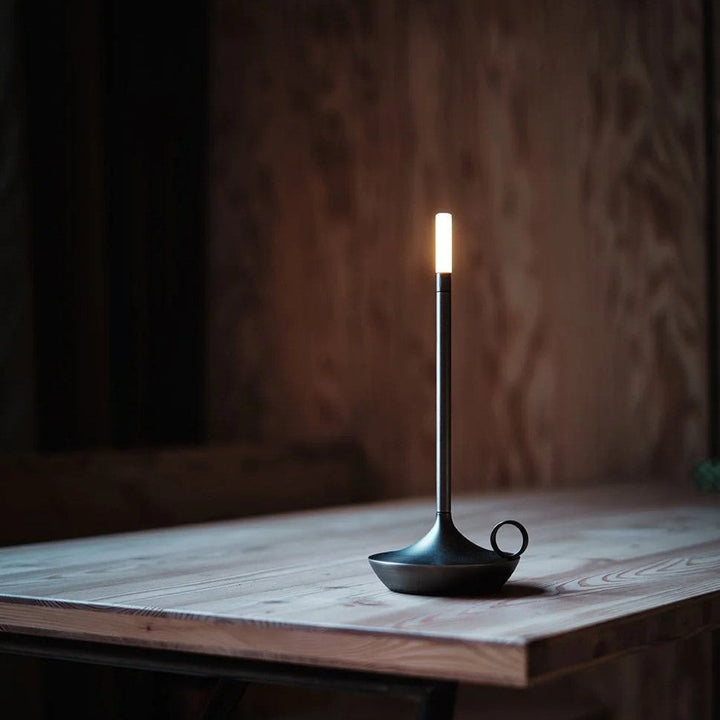 LumaGlow dæmpbar LED-stagelys – elegant og ledningsfri med lang batterilevetid