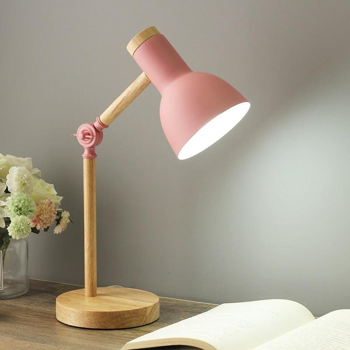 Skandinavisk bordlampe i træ - LumiNord