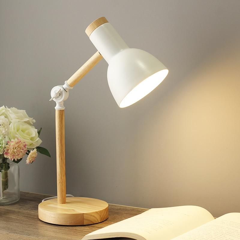 Skandinavisk bordlampe i træ - LumiNord