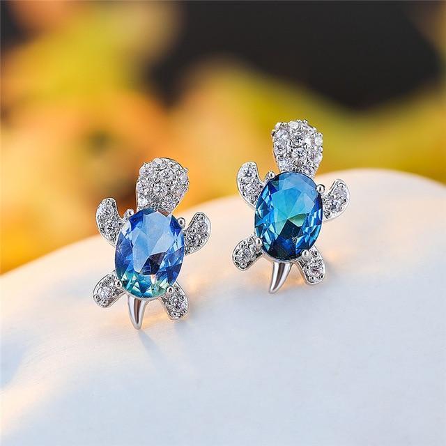Elegante sølvøreringe med zirkonia og tangdesign