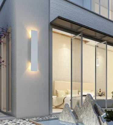 Moderne Udendørslampe – LED-væglampe Op/Ned, Vandtæt, Lodret Design