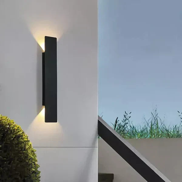 Moderne Udendørslampe – LED-væglampe Op/Ned, Vandtæt, Lodret Design