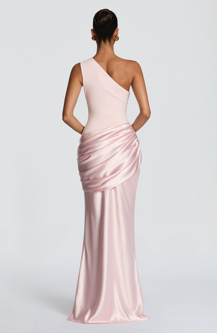 Abbey one-shoulder-maxikjole i satin
