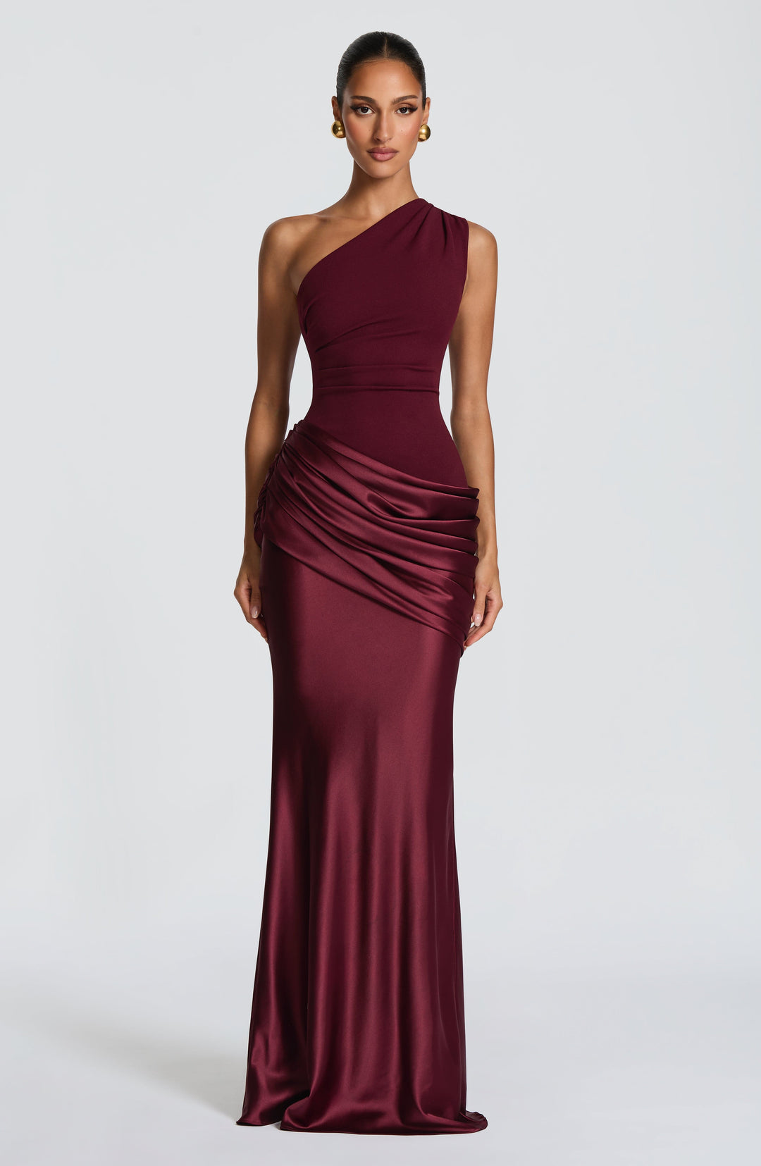 Abbey one-shoulder-maxikjole i satin