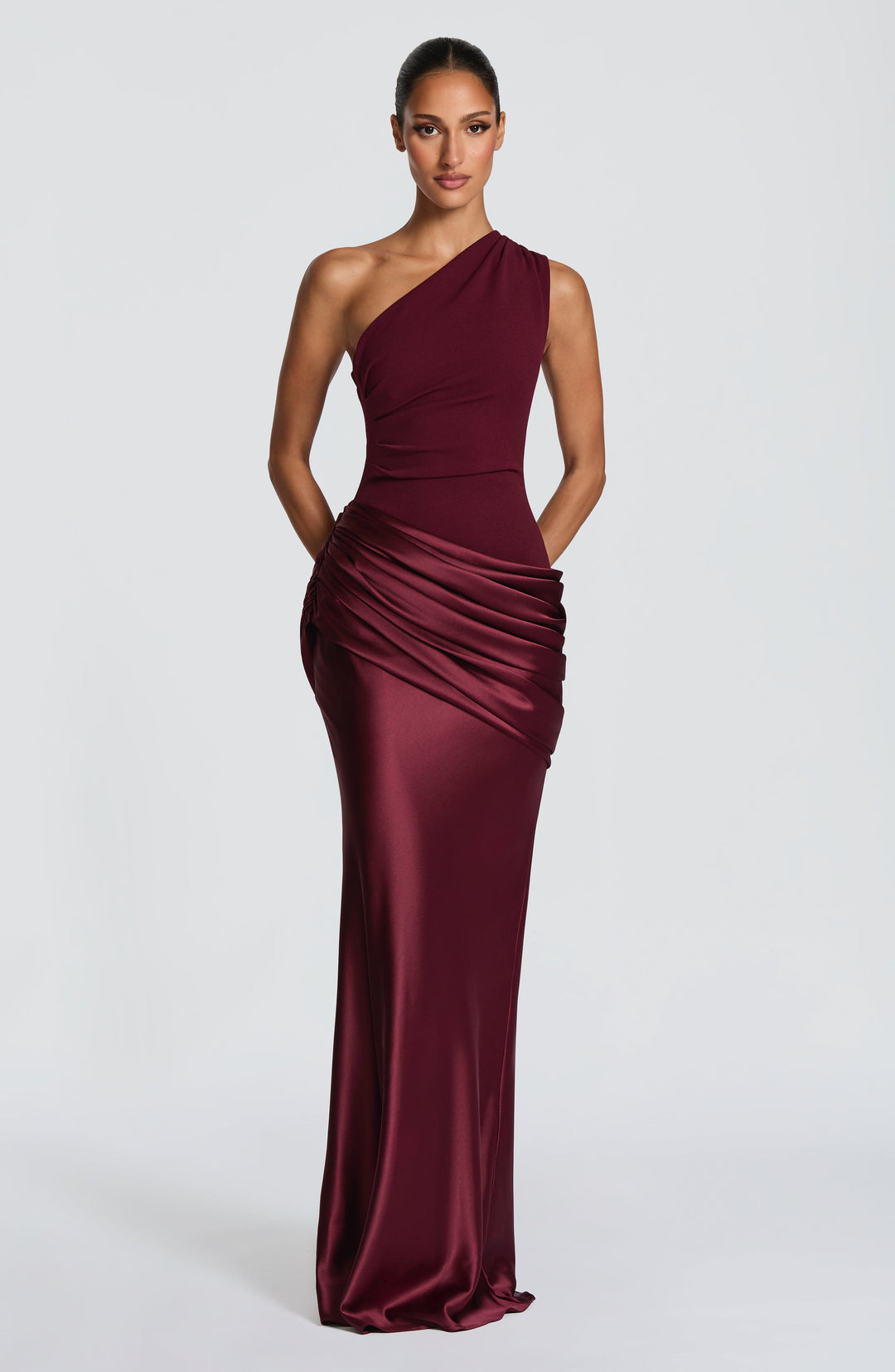 Abbey one-shoulder-maxikjole i satin
