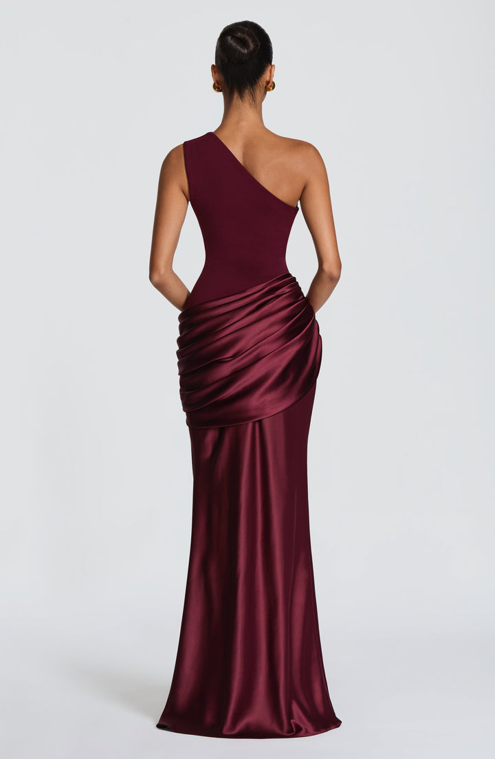 Abbey one-shoulder-maxikjole i satin