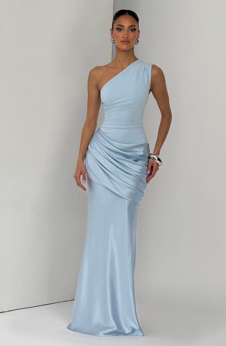 Abbey one-shoulder-maxikjole i satin