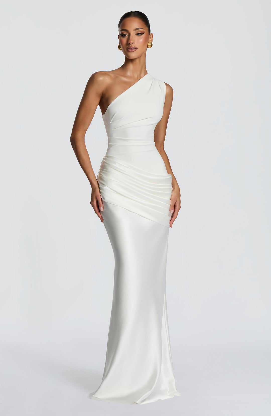 Abbey one-shoulder-maxikjole i satin