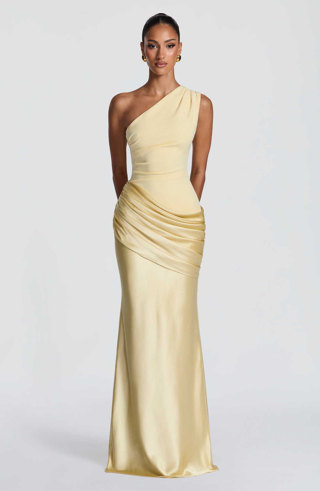 Abbey one-shoulder-maxikjole i satin