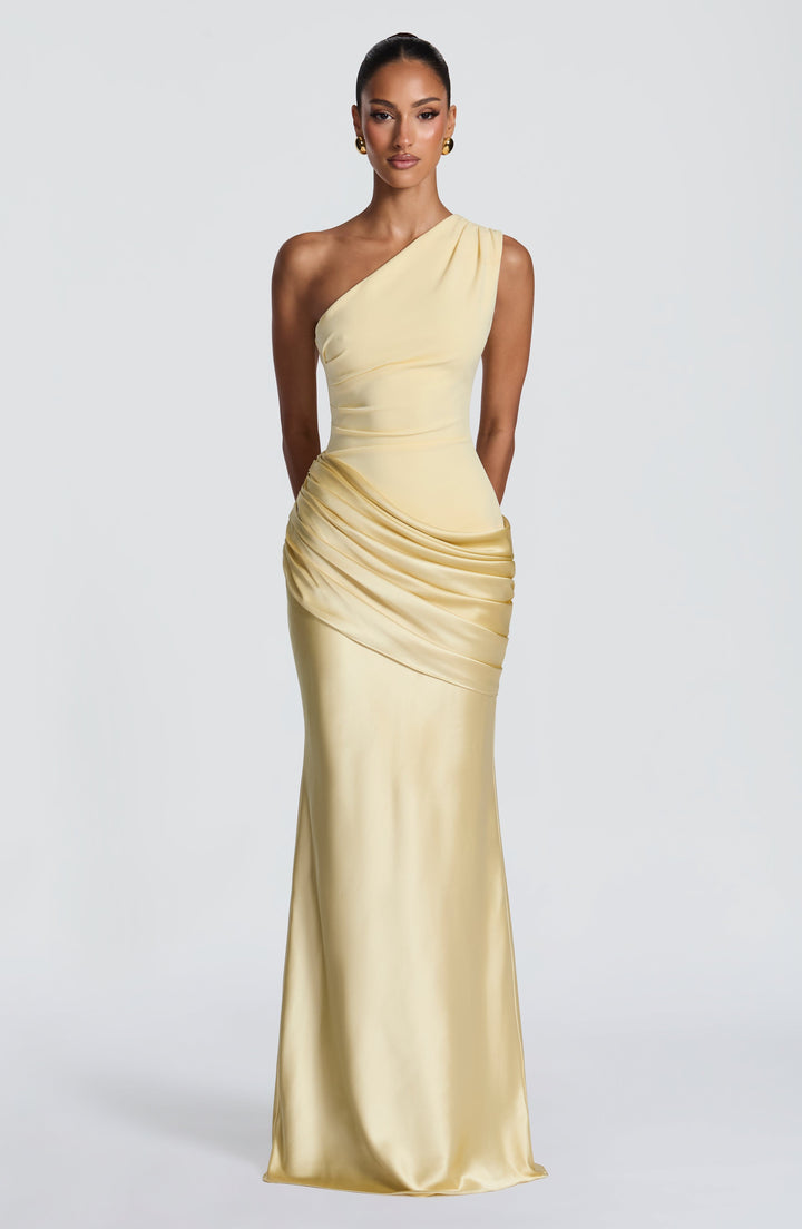 Abbey one-shoulder-maxikjole i satin