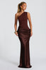 Abbey one-shoulder-maxikjole i satin