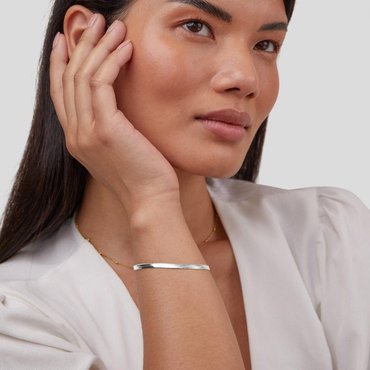 Elegant sølvarmbånd med slangemotiv