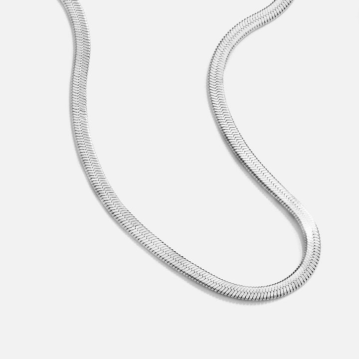 Elegant slangekæde i sølv med raffineret glans