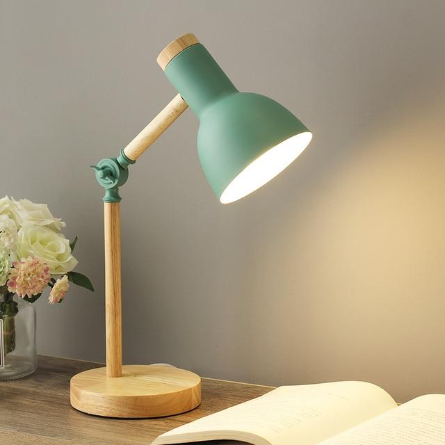 Skandinavisk bordlampe i træ | Minimalistisk design