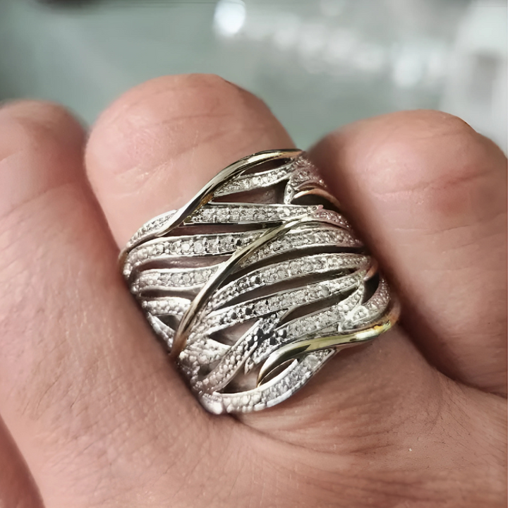 Raffineret snoet ring i roseguld