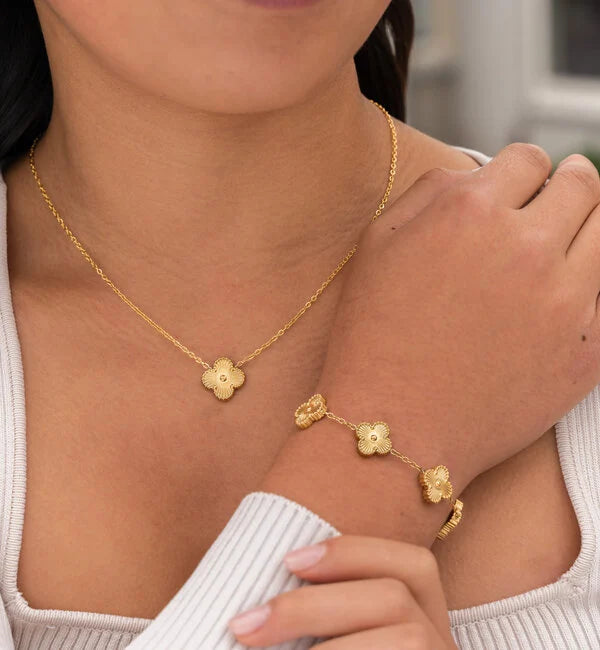 Clover tilbehørssæt i elegant stil