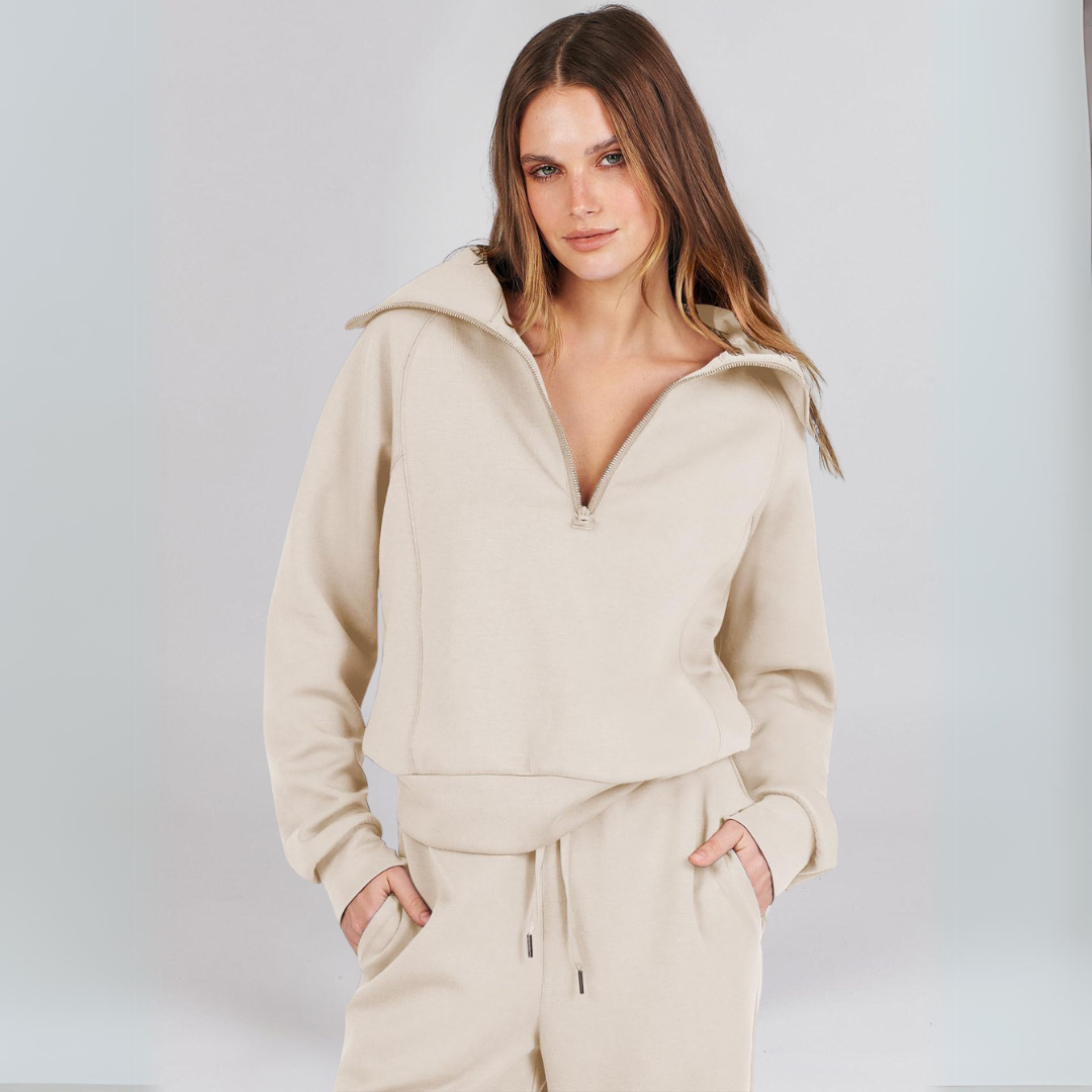 https://cdn.shopify.com/s/files/1/0575/0731/5784/files/stilfuld-joggingdragt-med-lynlastroje-og-brede-bukseben-i-blodt-stof-ideel-til-bade-afslapning-og-hv-11.png?v=1748715264