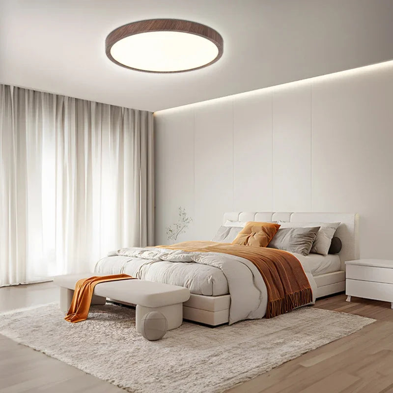 Ultratynd rund loftlampe i valnøddetræ til elegante, moderne rum