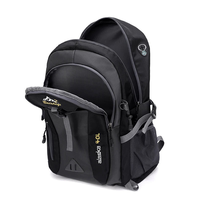 https://cdn.shopify.com/s/files/1/0575/0731/5784/files/vandtaet-40l-rygsaek-i-bla-nylon-rummelig-og-robust-med-justerbare-remme-og-flere-opbevaringsrum-til-e-10.jpg?v=1748724036