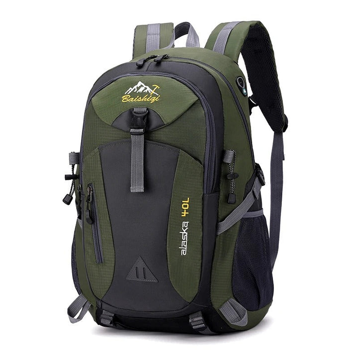 https://cdn.shopify.com/s/files/1/0575/0731/5784/files/vandtaet-40l-rygsaek-i-bla-nylon-rummelig-og-robust-med-justerbare-remme-og-flere-opbevaringsrum-til-e-5.jpg?v=1748724026