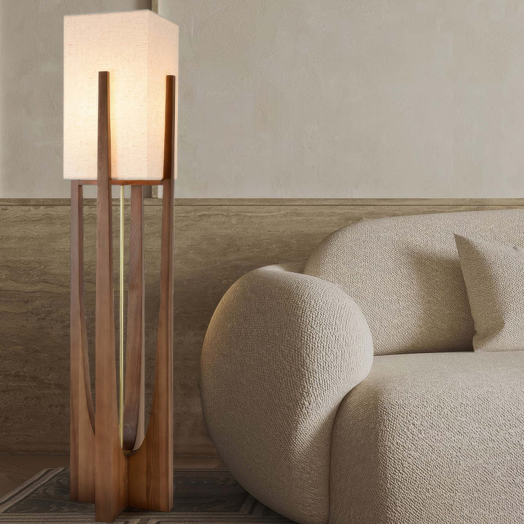 NaraLume gulvlampe i valnød | Minimalistisk og hyggelig