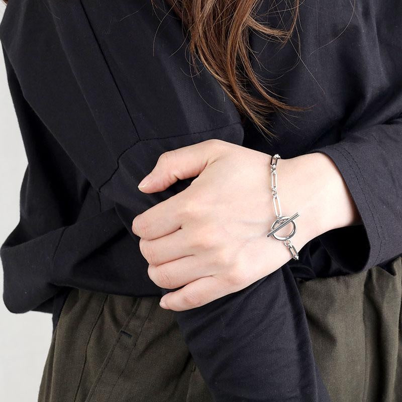 Elegant T-Bar armbånd i hvidguld